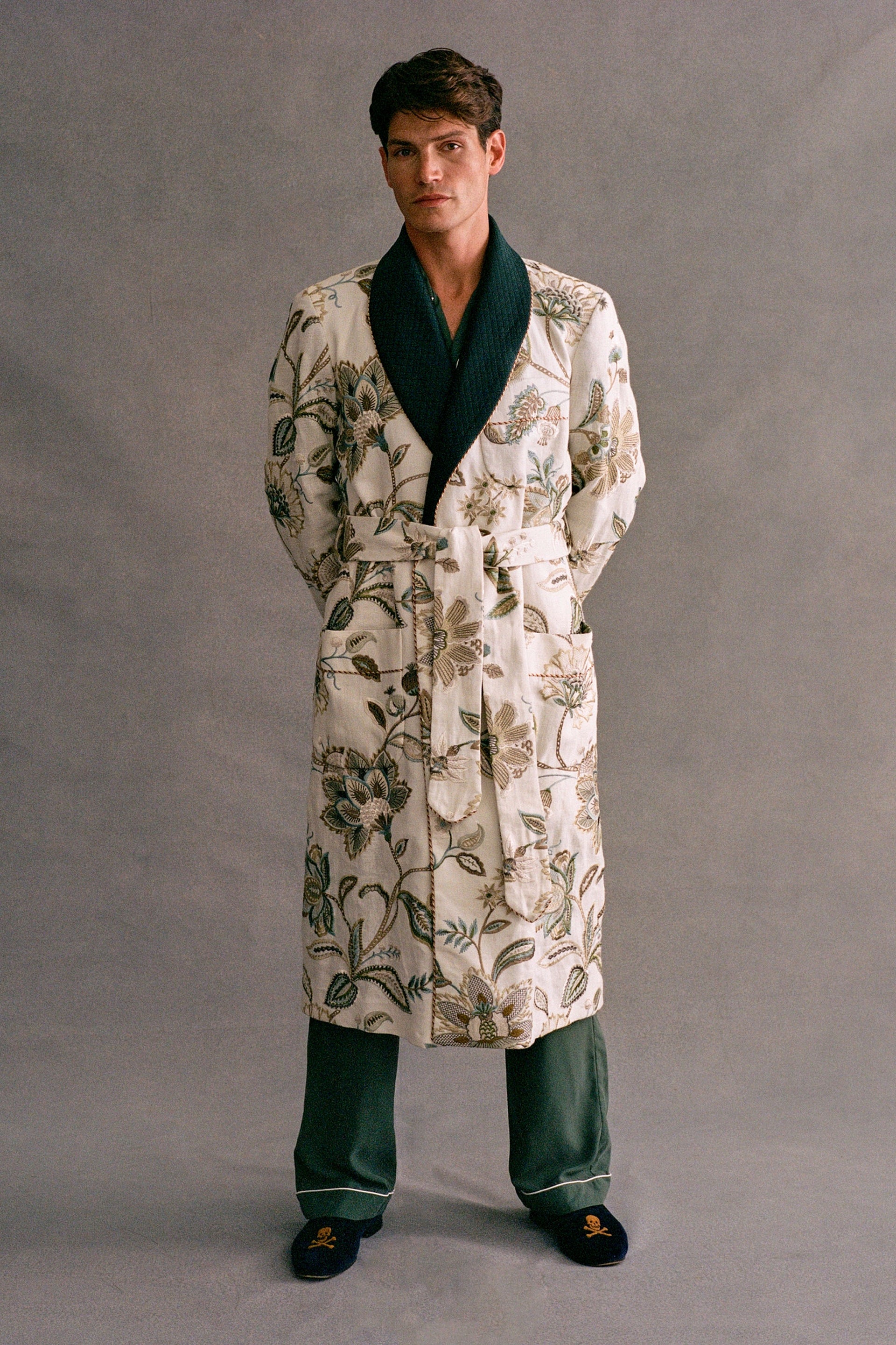 New & Lingwood Cream Embroidered Floral Lined Dressing Gown