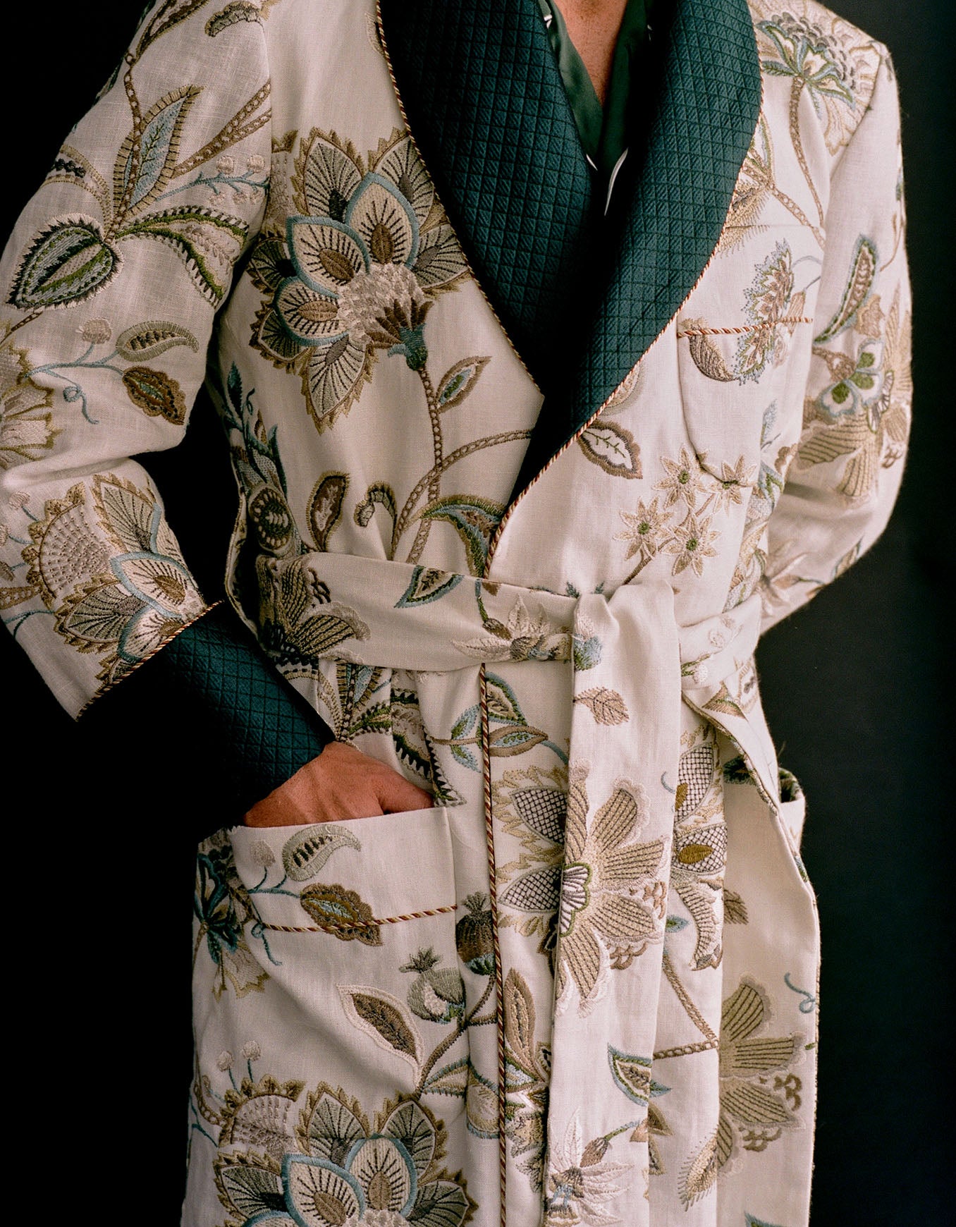 Cream Embroidered Floral Lined Dressing Gown New and Lingwood Cream Embroidered Floral Lined Dressing Gown New and Lingwood
